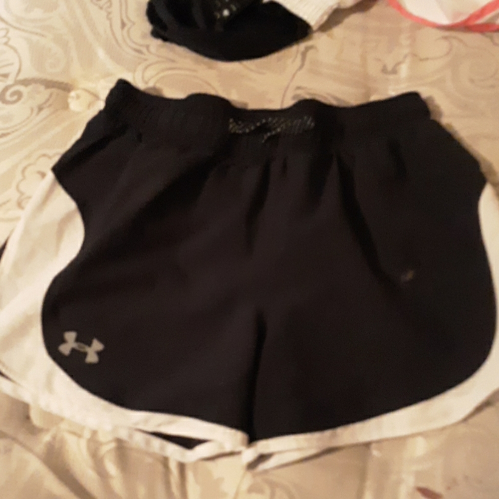 UA Girls L Running Shorts